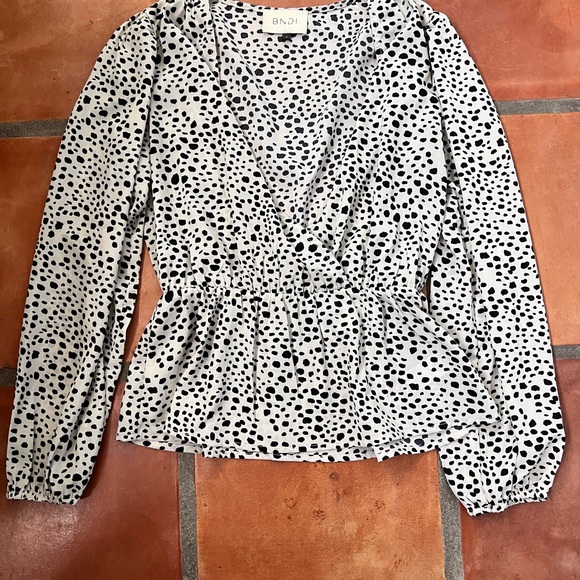 Women's Black and White Polka Dot Top - Picture 1 of 3